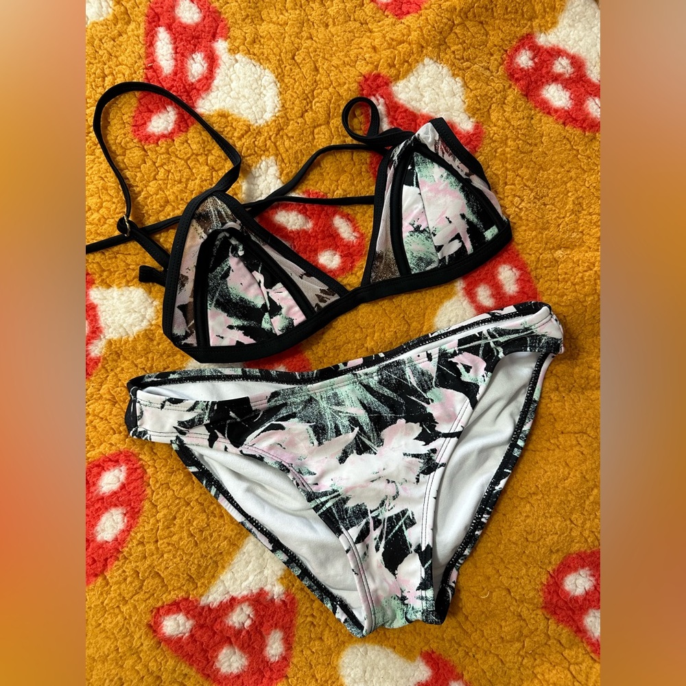 Tropical Floral Trendy Bikini 2 Piece • size small